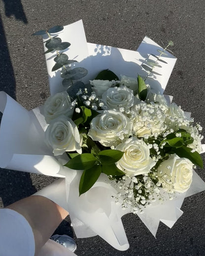 12(Dozen) White Rose Bouquet